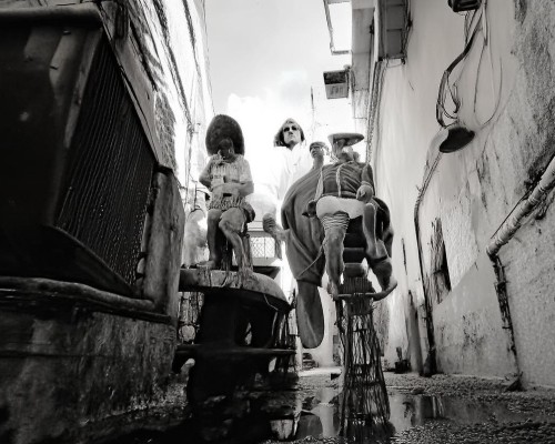 好,我现在需要帮用户写一篇关于鼻额角调整的文章。用户是上海鼻整形医生,所以文章需要专业且详细。首先,我得理解鼻额角调整是什么,它在鼻整形中的作用,以及相关的手术方法