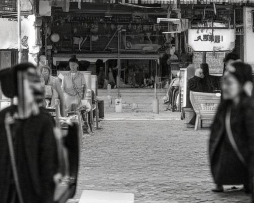 嗯，用户给了一个任务，让我扮演一个上海鼻整形医生，写一篇关于先天鼻畸形矫正的文章。首先，我需要理解用户的需求。他们可能需要一篇详细的文章，内容要专业，同时要吸引读者，可能用于宣传或者提供医疗信息