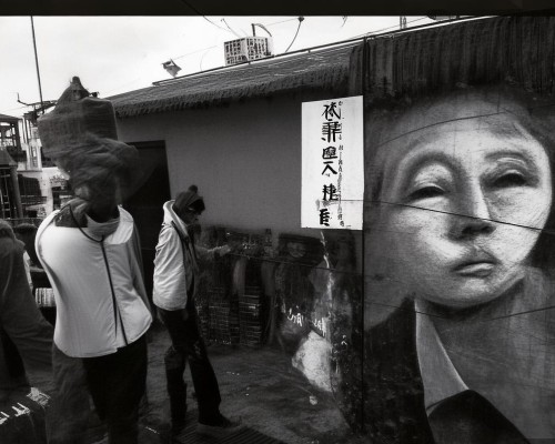 好，我现在需要帮用户写一篇关于自然鼻的文章。用户是上海鼻整形医生，所以文章需要专业且有深度。首先，我得确定文章的标题，要吸引人又准确。自然鼻这个主题，可以从美学、功能、健康等方面切入