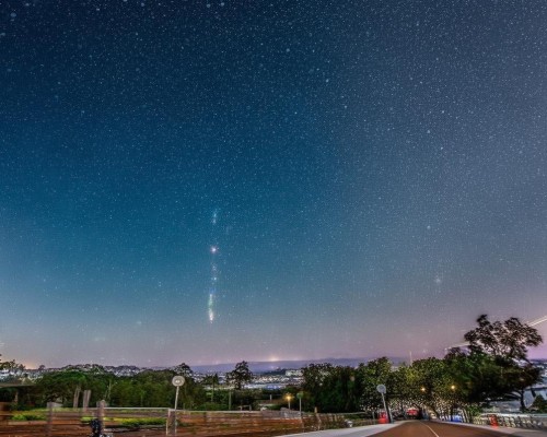 好，我现在需要帮用户写一篇关于鼻翼缩小的文章。用户是上海的鼻整形医生，所以文章需要专业且详细。首先，我得确定文章的结构，可能包括手术前的评估、手术过程、恢复期以及注意事项等部分