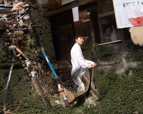 好，我现在需要帮用户写一篇关于网红鼻的文章。用户是上海鼻整形医生，所以文章需要专业且有深度。首先，我得理解网红鼻这个概念，它指的是那些通过社交媒体或网红推荐而受欢迎的鼻子设计