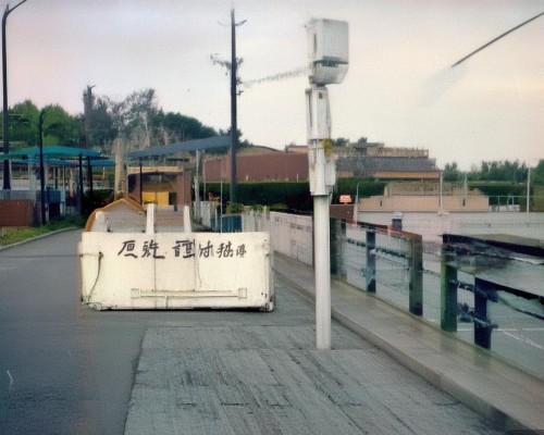 好，我现在需要帮用户写一篇关于鼻综合整形的文章。用户是上海鼻整形医生，所以文章需要专业且详细。首先，我得确定文章的结构，可能包括鼻综合整形的概述、手术过程、注意事项以及术后护理等部分