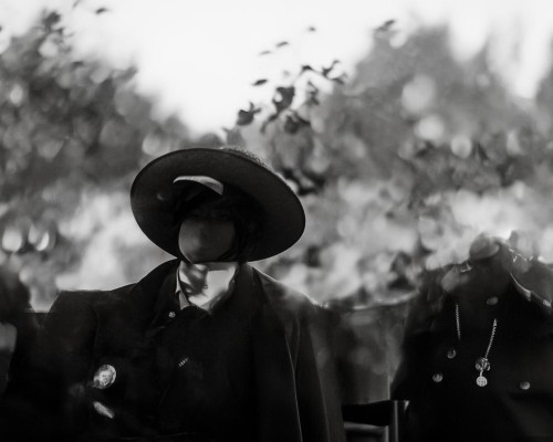 好，我现在需要帮用户写一篇关于鼻综合的文章。用户是上海鼻整形医生，所以文章需要专业且详细。首先，我得理解鼻综合是什么，它应该包括鼻部的多个方面，比如鼻梁、鼻尖、鼻孔等