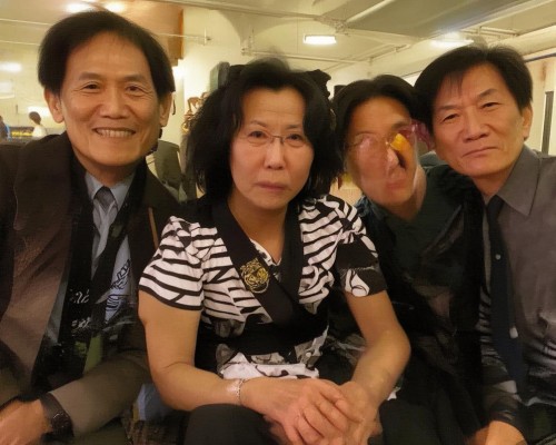 嗯，用户给了一个任务，让我先写一个标题，然后写一篇不少于1947个字的文章，主题是硅胶假体。看起来用户可能是一个上海的鼻整形医生，或者是相关领域的专业人士，需要撰写一篇关于硅胶假体的文章