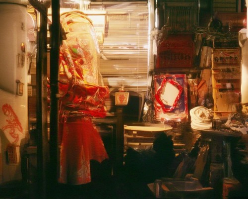 好，我现在需要帮用户写一篇关于鼻基底填充的文章。用户是上海鼻整形医生，所以文章需要专业且详细。首先，我得理解鼻基底填充是什么，它在鼻整形中的作用，以及患者可能关心的各个方面