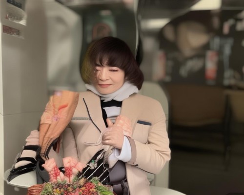 好，我现在需要帮用户写一篇关于网红鼻的文章。用户是上海鼻整形医生，所以文章需要专业且有深度。首先，我得理解用户的需求，他们可能希望文章既有信息量，又能吸引读者，同时符合医疗行业的规范