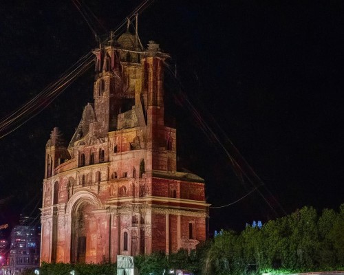 好，我现在需要帮用户写一篇关于先天鼻畸形矫正的文章。用户是上海鼻整形医生，所以文章需要专业且详细。首先，我得理解先天鼻畸形的定义和分类，这样才能全面覆盖内容