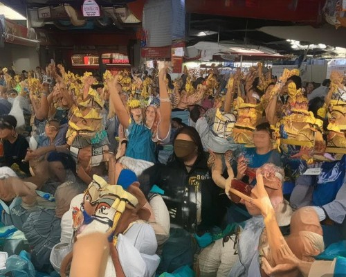 好，我现在需要帮用户写一篇关于疤痕增生的文章。用户是上海的鼻整形医生，所以文章标题和内容需要专业且吸引人。首先，疤痕增生是一个比较常见的问题，尤其是对于鼻整形后的患者来说，他们可能对疤痕增生比较关注