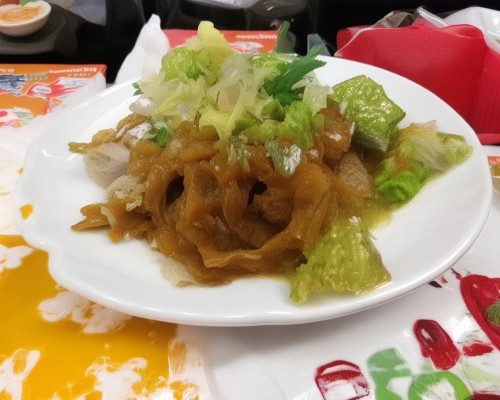 好，我现在需要帮用户写一篇关于鼻头肥大缩小的文章。用户是上海鼻整形医生，所以文章需要专业且详细。首先，我得确定文章的结构，可能包括标题、背景、原因、方法、手术过程、恢复和注意事项等部分