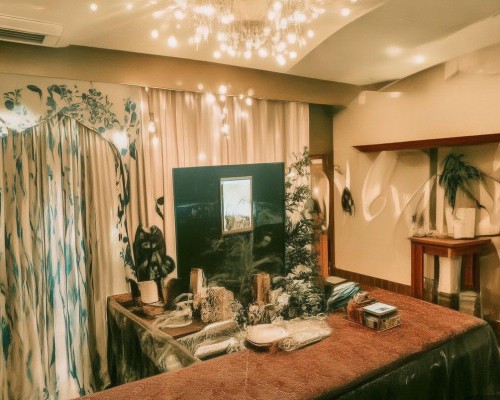 好，我现在需要帮用户写一篇关于塌鼻梁矫正的文章。用户是上海鼻整形医生，所以文章需要专业且详细。首先，我得确定文章的结构，可能包括塌鼻梁的原因、矫正的方法、手术前的准备、术后恢复以及注意事项等部分