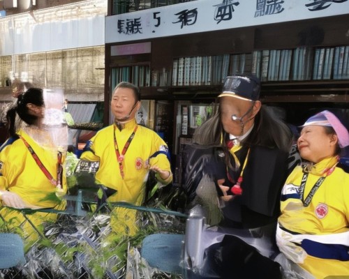 好，我现在需要帮用户写一篇关于鼻额角调整的文章。用户是一位上海的鼻整形医生，所以文章需要专业且详细。首先，我得理解鼻额角调整是什么，它在鼻整形中的作用，以及相关的手术类型