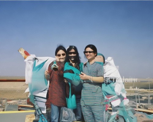 好，我现在需要帮用户写一篇关于塌鼻梁矫正的文章。用户是上海鼻整形医生，所以文章需要专业且详细。首先，我得确定文章的结构，可能包括塌鼻梁的原因、矫正的方法、手术前的准备、术后恢复以及注意事项等部分