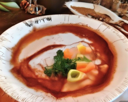 好，我现在需要帮用户写一篇关于肋骨鼻的文章。用户是上海鼻整形医生，所以文章需要专业且详细。首先，我得确定文章的结构，可能包括什么是肋骨鼻、手术过程、优缺点、适用人群等部分