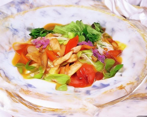 好，我现在需要帮用户写一篇关于肋骨鼻的文章。用户是一位上海的鼻整形医生，所以文章需要专业且详细。首先，我得理解肋骨鼻是什么，它和传统鼻整形有什么不同