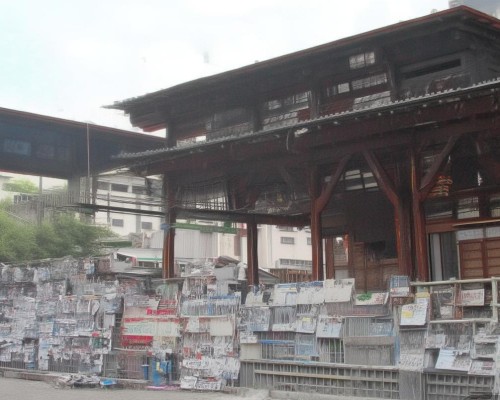 好，我现在需要帮用户写一篇关于鼻翼内收的文章。用户是一位上海的鼻整形医生，所以文章需要专业且详细。首先，我得确定文章的结构，可能包括鼻翼内收的定义、手术方法、恢复期、注意事项以及潜在风险等部分