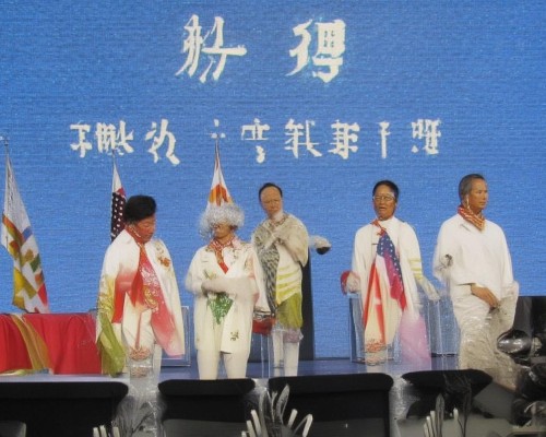 好，我现在需要帮用户写一篇关于鞍鼻改善的文章。用户是上海鼻整形医生，所以文章需要专业且详细。首先，鞍鼻改善是一个比较专业的术语，我得先解释清楚鞍鼻是什么，以及为什么需要改善