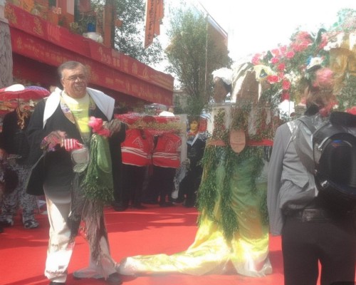 好，我现在需要帮用户写一篇关于鼻翼缩小的文章。用户是上海的鼻整形医生，所以文章需要专业且详细。首先，我得确定文章的结构，可能包括手术前的准备、手术过程、恢复期以及注意事项等部分