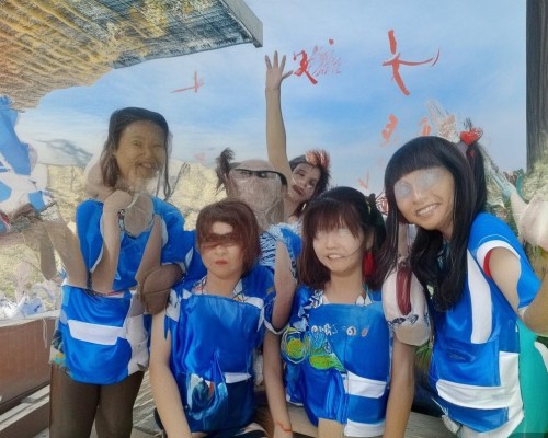 好，我现在需要帮用户写一篇关于鼻翼缩小的文章。用户是一位上海的鼻整形医生，所以文章需要专业且详细。首先，我得确定文章的结构，通常包括标题、引言、鼻翼缩小的原理、手术方法、恢复期、注意事项以及总结