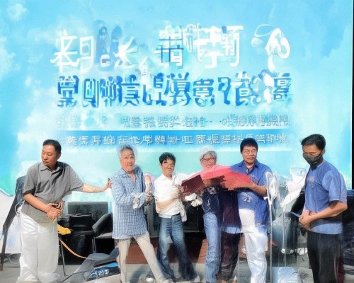 好,我现在需要帮用户写一篇关于面部轮廓协调的文章。用户是一位上海的鼻整形医生,所以文章需要专业且详细,同时要符合医疗内容的规范