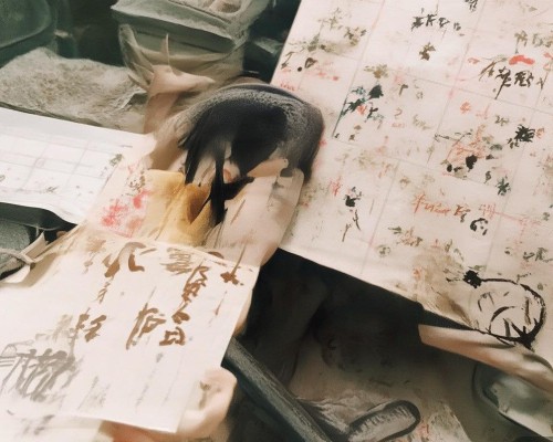 好，我现在需要帮用户写一篇关于鼻头肥大缩小的文章。用户是上海的鼻整形医生，所以文章需要专业且详细。首先，我得确定文章的结构，可能包括标题、引言、鼻头肥大的原因、手术方法、恢复过程、注意事项以及总结