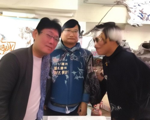 好，我现在需要帮用户写一篇关于网红鼻的文章。用户是上海鼻整形医生，所以文章需要专业且有深度。首先，我得理解用户的需求，他们可能希望文章既有信息量，又能吸引读者，同时符合医疗行业的规范