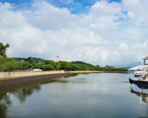 好，我现在需要帮用户写一篇关于自体软骨隆鼻的文章。首先，我得理解用户的需求。用户是一位上海的鼻整形医生，所以文章需要专业且详细，同时要符合医疗标准。用户还要求先写标题，再写不少于1684个字的内容